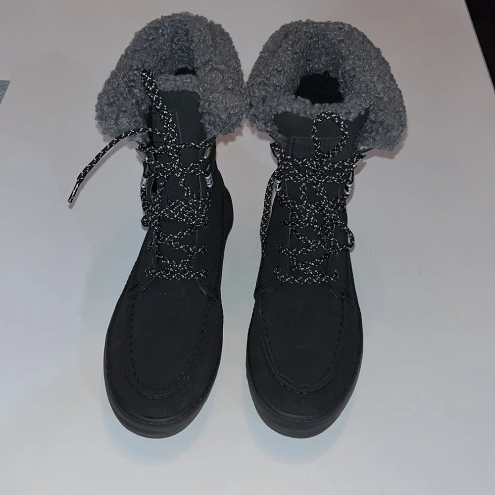 NWOT Sperry Juneau Lace-Up Boots‎